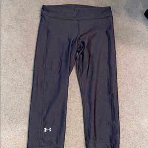Under Armour dark grey cropped leggings
